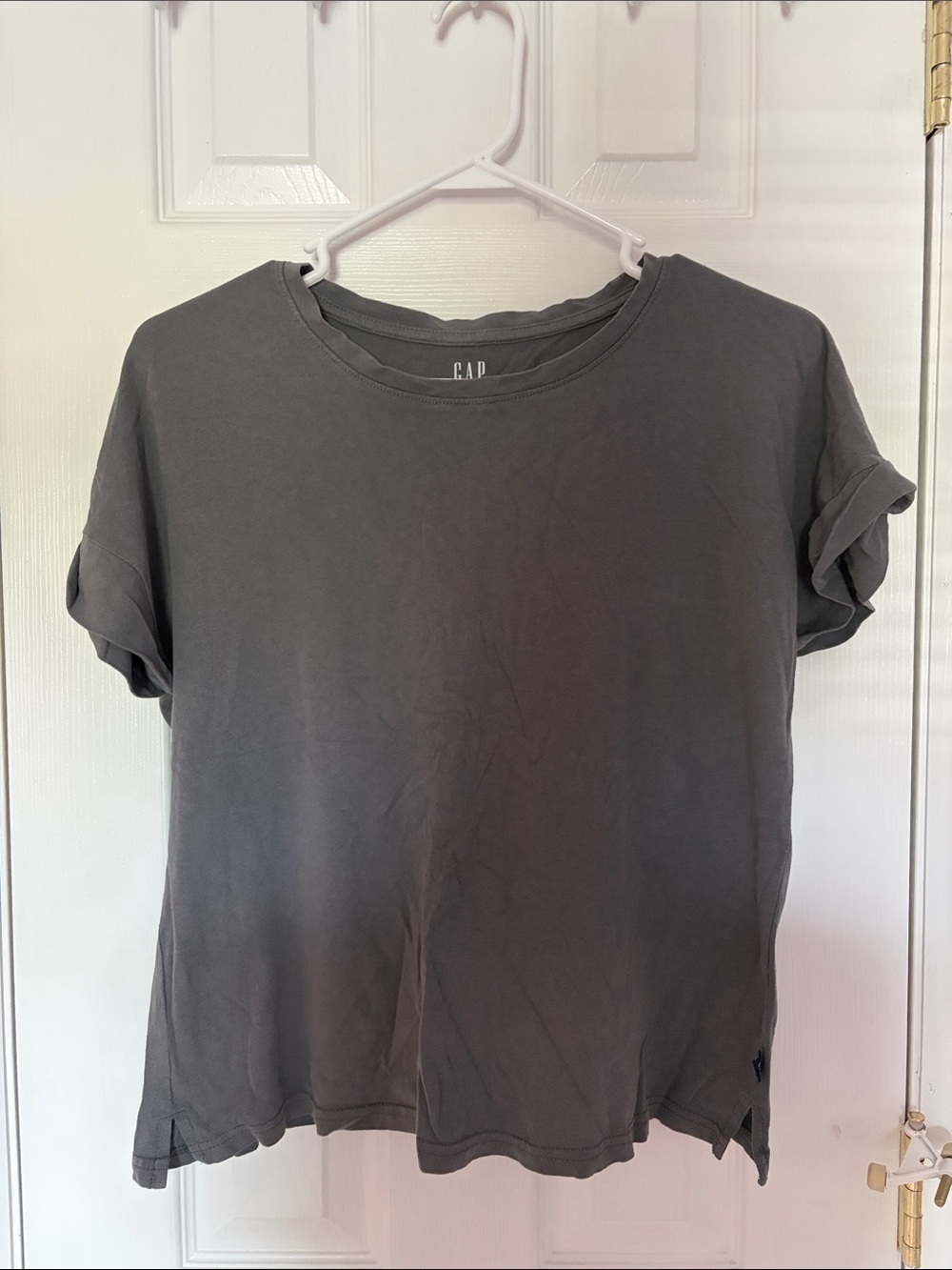 GAP Women's Short-Sleeve Crew Tee in Charcoal